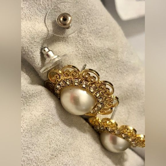 Faux Pearl rhinestone gold tone scroll pierced earrings 1” round - Picture 10 of 10